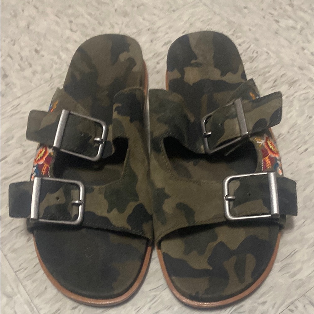 JONNY WAS camo embroidered slides size 8 womens EUC